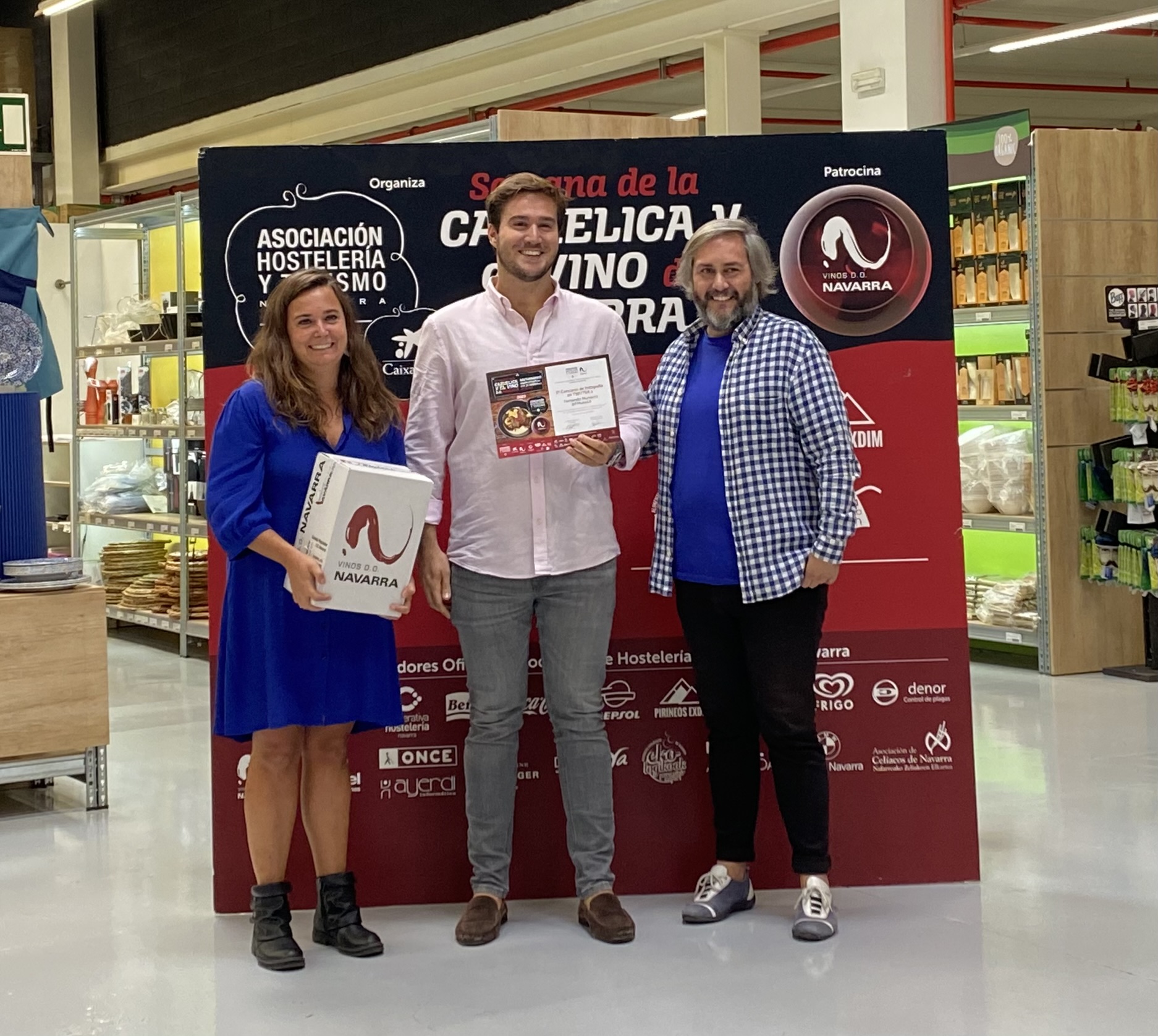 Fernando Munárriz recoge el premio de fotografía en twitter