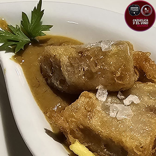 Cazuelica de manitas de cerdo en salsa de hongos